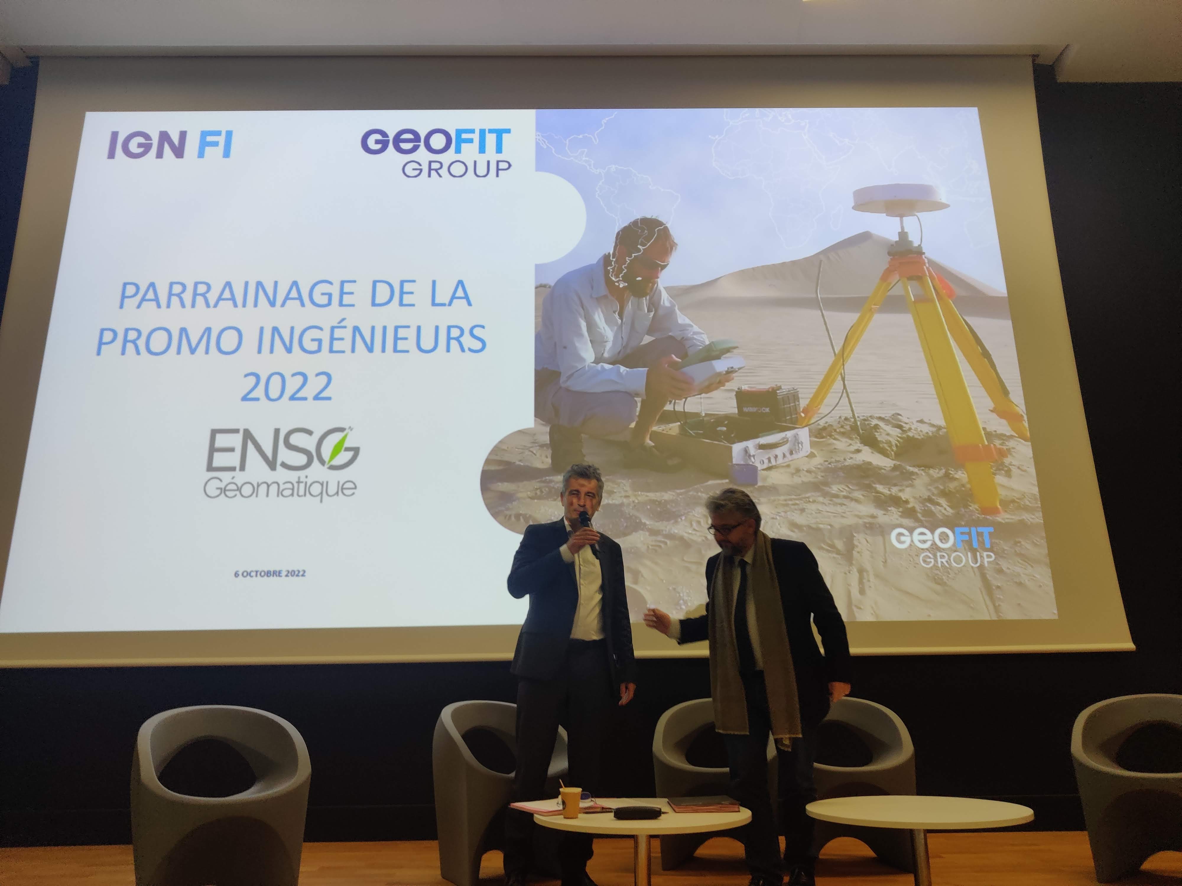 Nicolas Paproditis le directeur de l'ENSG et un représentant de l'entreprise Geofit